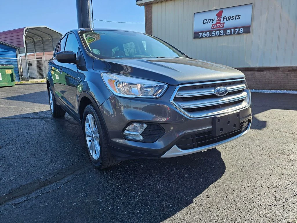 Used 2019 Ford Escape SE with VIN 1FMCU9GDXKUB30485 for sale in Tipton, IN