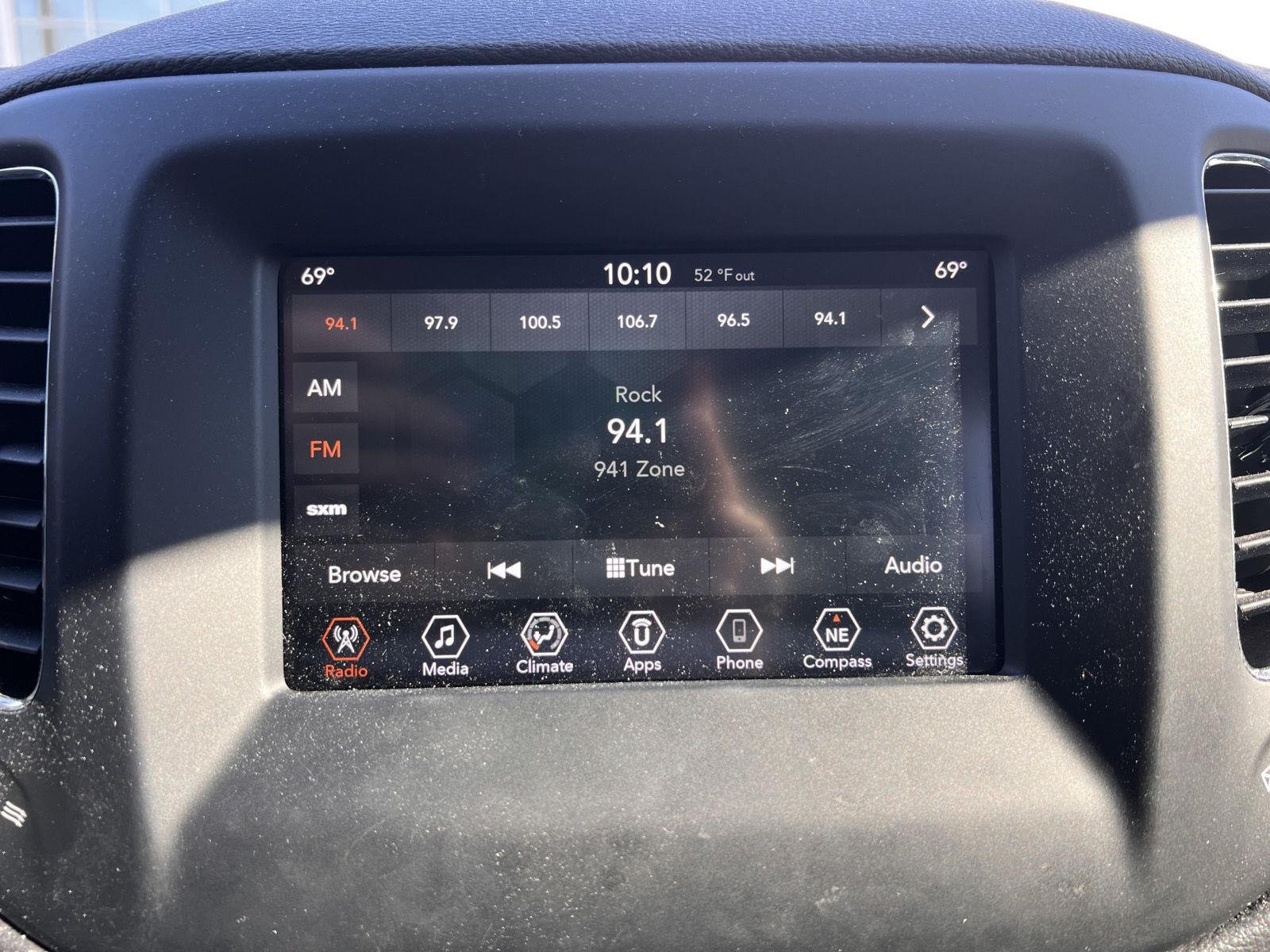 Used 2020  Jeep  image 12