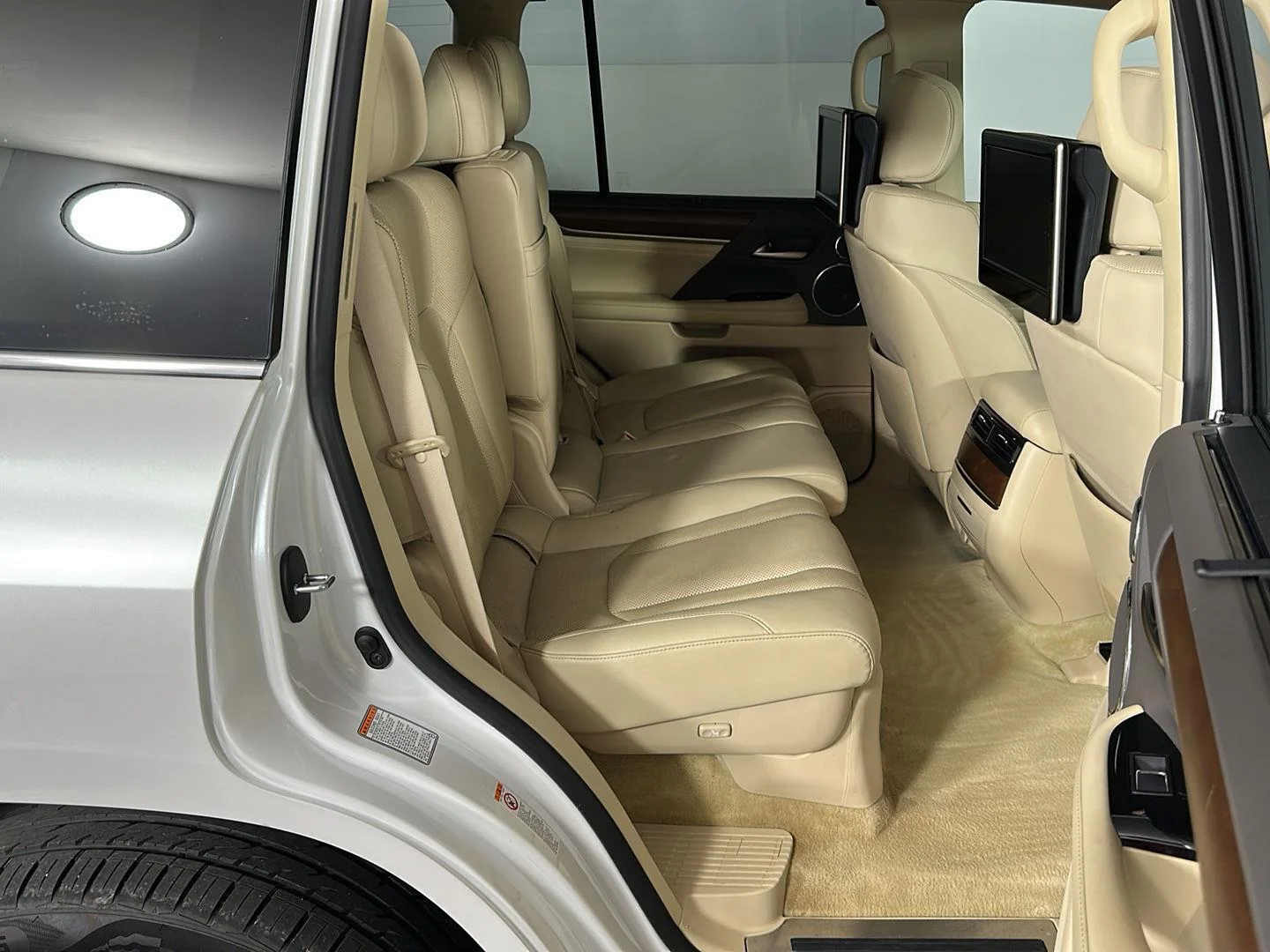 Used 2018 Eminent White Pearl Lexus LX 570 image 33