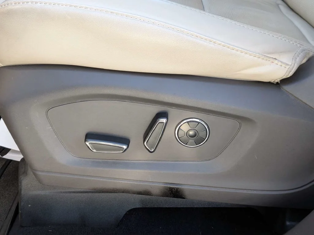 Used 2020 Silver Metallic Ford Platinum image 18