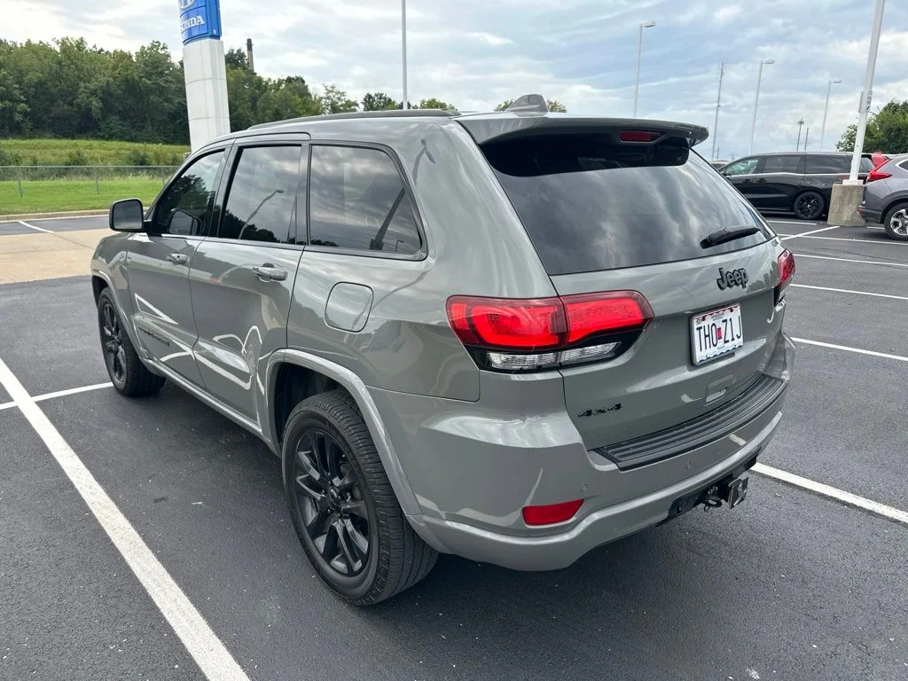 Used 2021 Gray Jeep Laredo X image 3