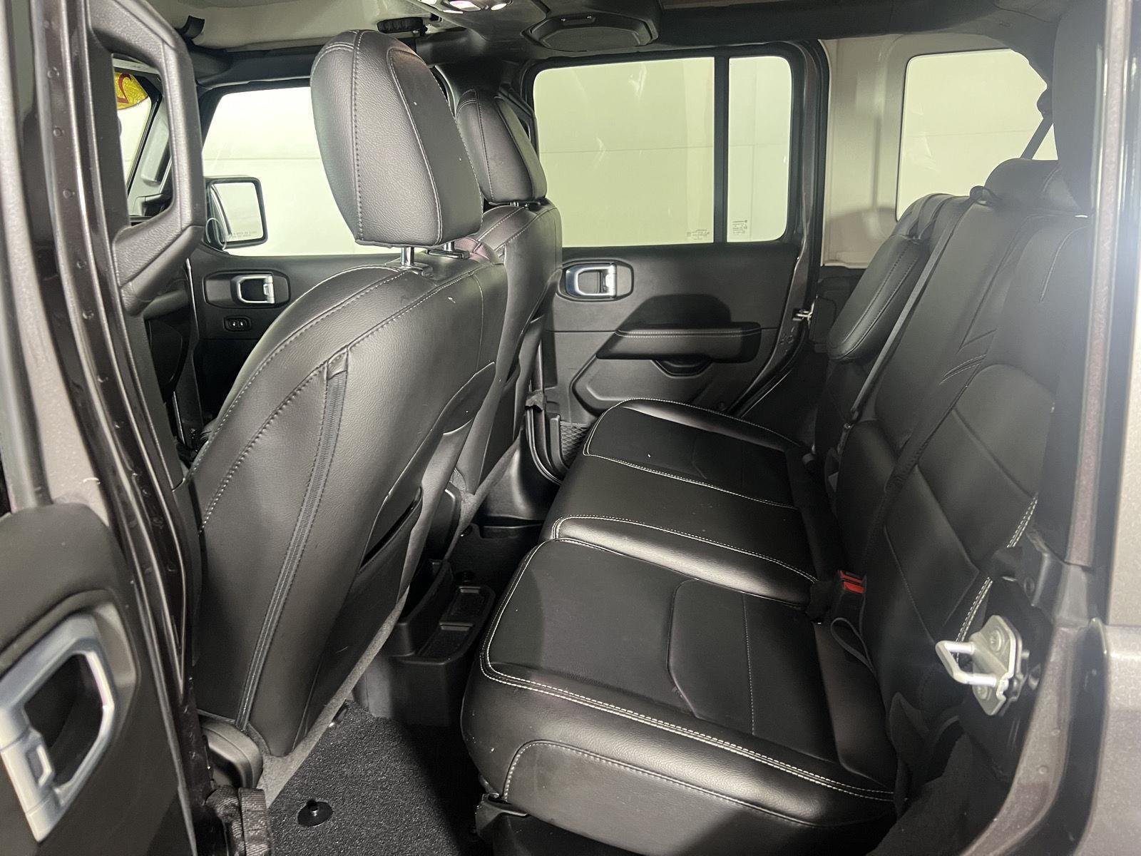Used 2021 Granite Crystal Metallic Clearcoat Jeep Unlimited Sahara image 13