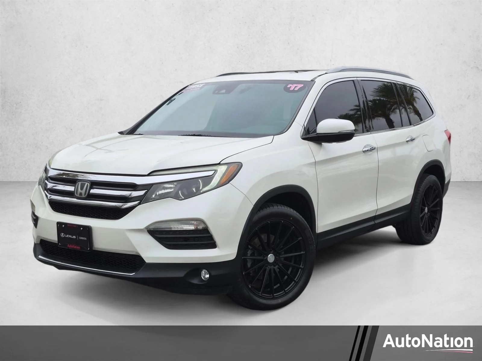 2017 Honda Pilot 4WD Elite's photo