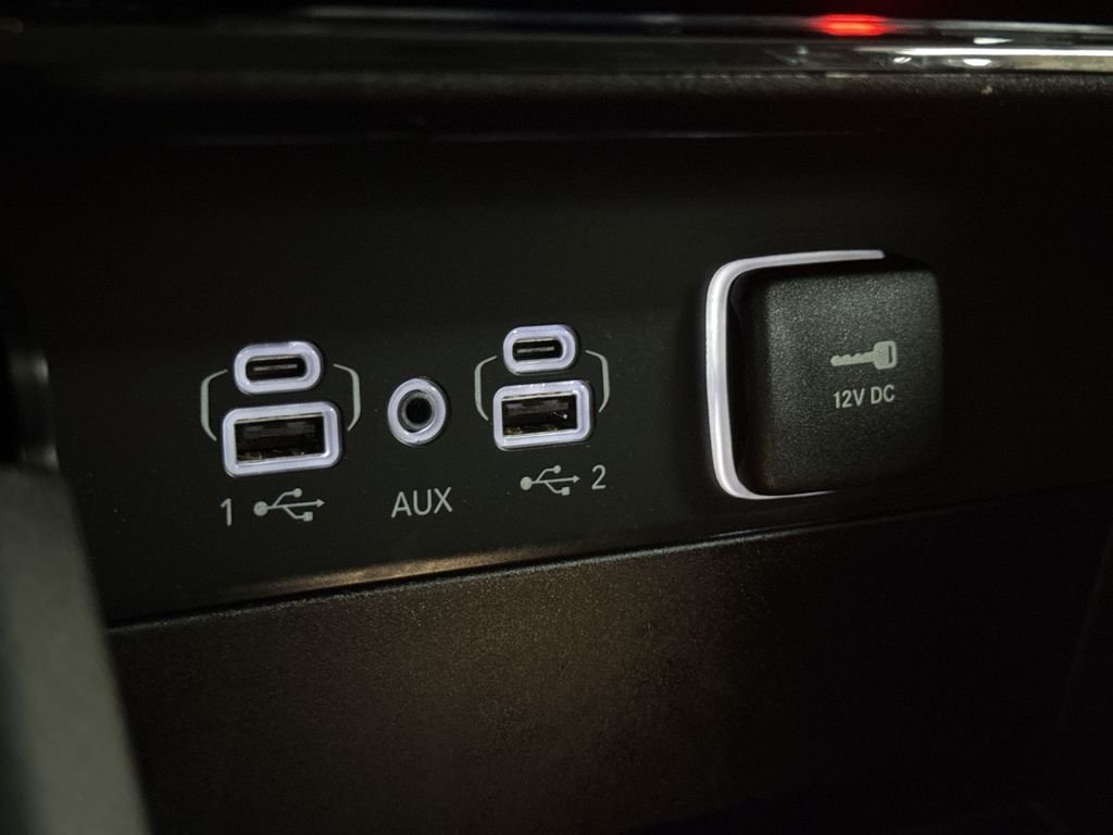 Used 2023 Diamond Black Jeep Limited image 34