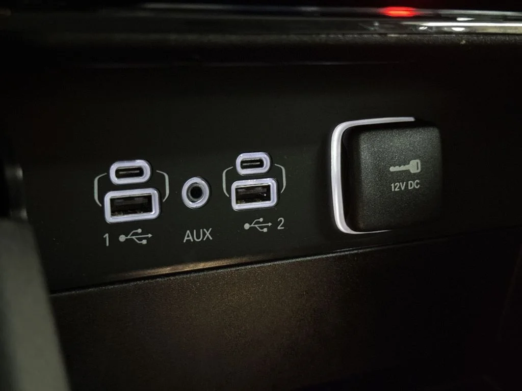 Used 2023 Diamond Black Jeep Limited image 34