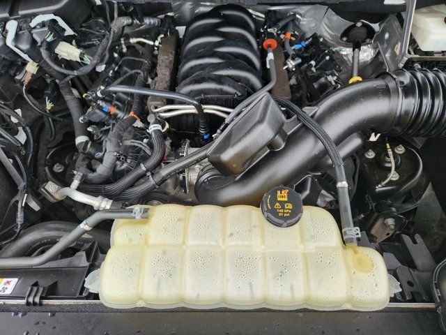 Used 2022 White Ford Lariat image 33