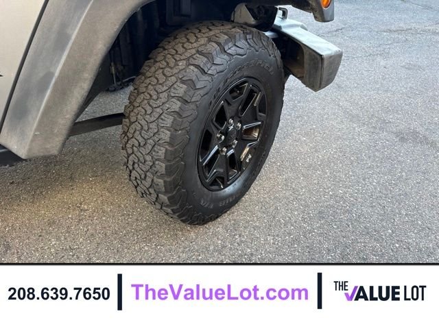 Used 2015 Silver Jeep Unlimited Sport image 11