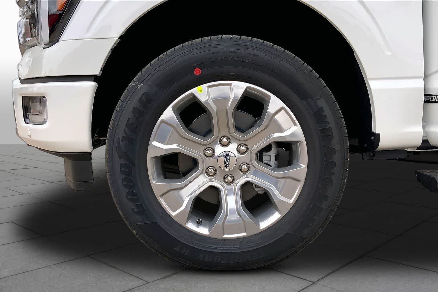 New 2026 Star White Metallic Tri-Coat Ford Platinum® image 11
