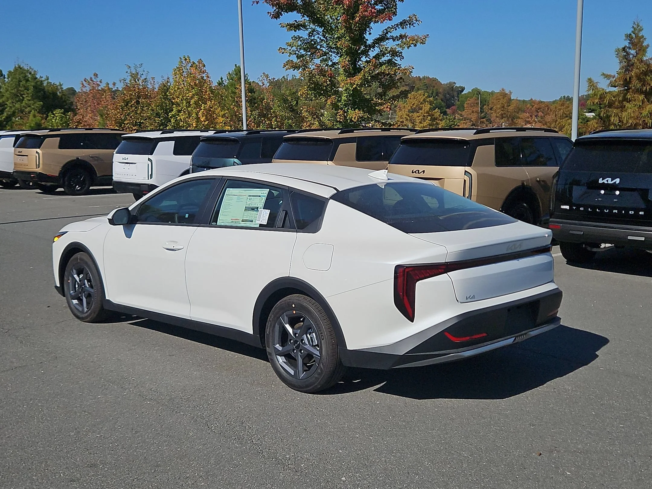 New 2026 Snow White Pearl Kia LXS image 5