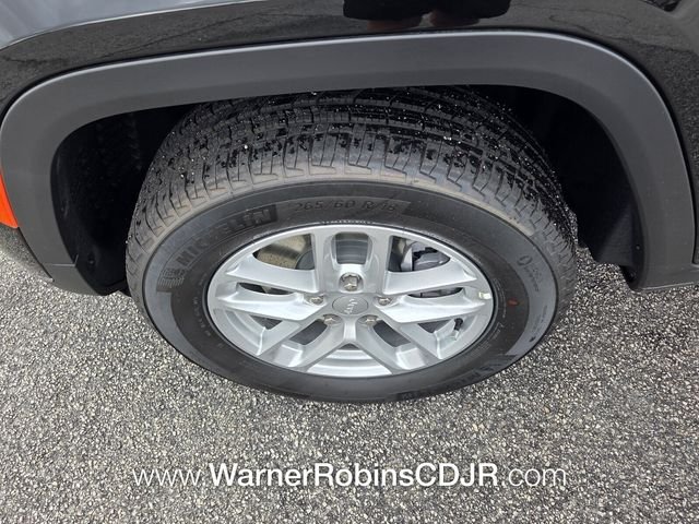 New 2026 Bright White Clear-Coat Exterior Paint Jeep Limited image 19