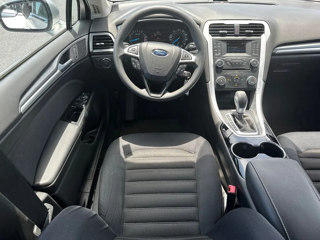 Used 2015 Silver Ford SE image 22