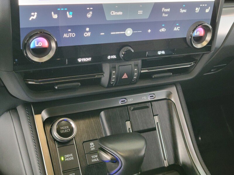 2024 Lexus GX Luxury - Photo 25