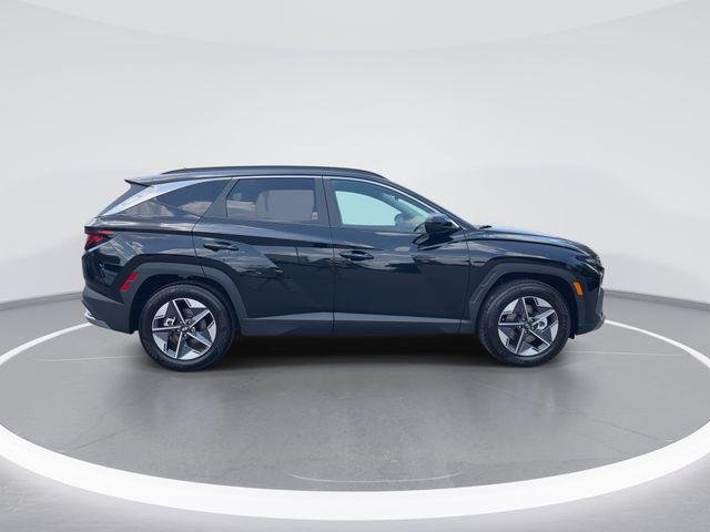 New 2026 Black Hyundai SEL FWD image 9