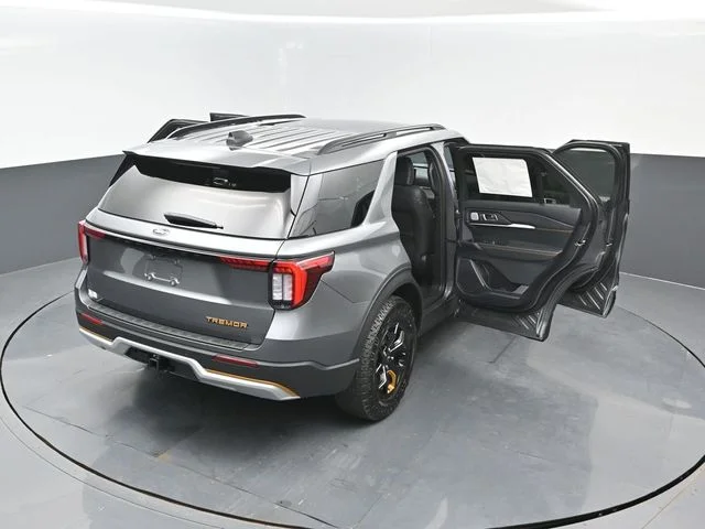 New 2026 Carbonized Gray Metallic Ford Tremor® image 27