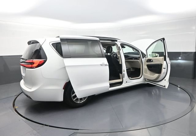 Used 2022 White Chrysler Touring L image 37