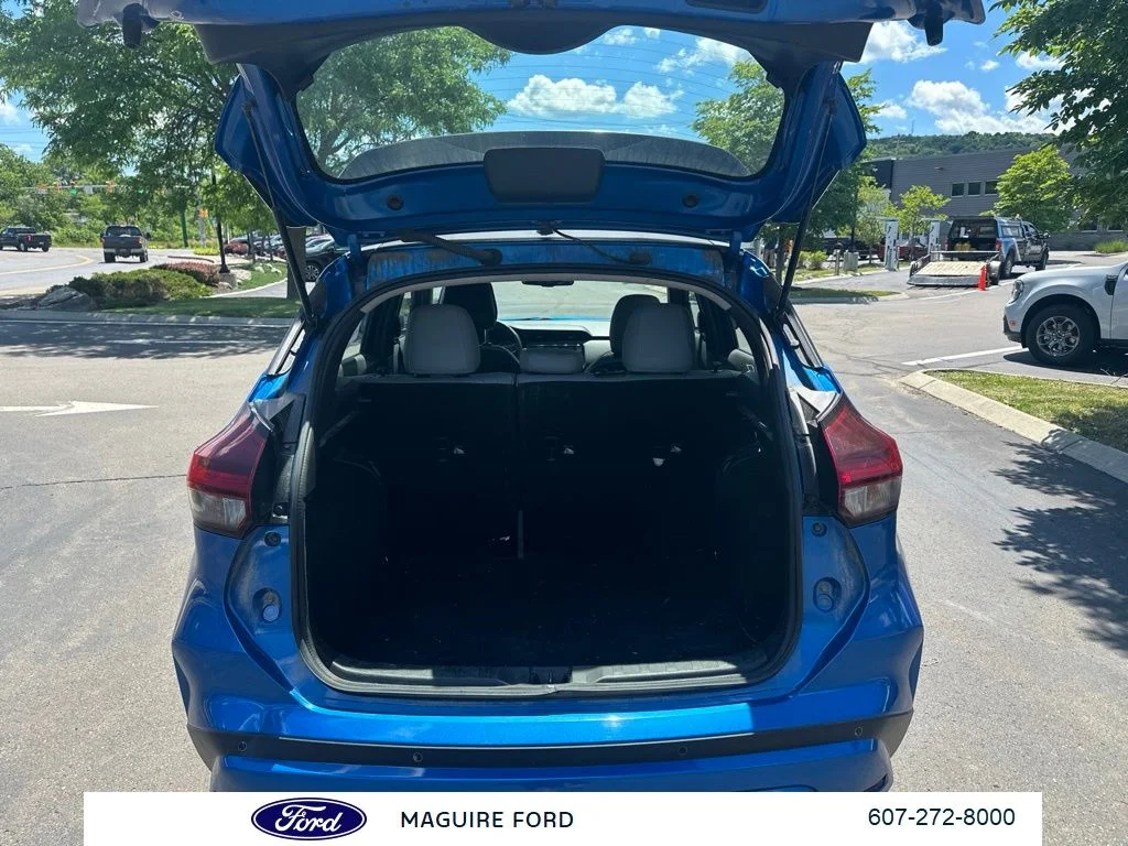 Used 2021  Nissan SR image 12