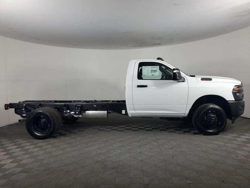 New 2026 Bright White Clear-Coat Exterior Paint RAM Tradesman image 2