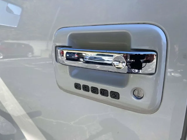 Used 2013 White Ford Lariat image 9