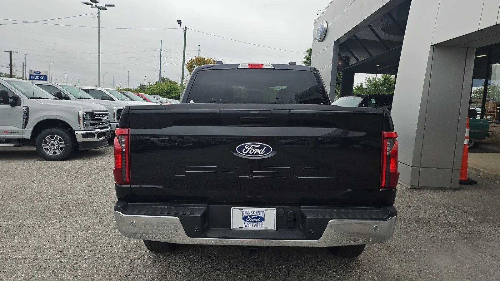 Used 2025 Agate Black Metallic Ford XLT 4WD image 4