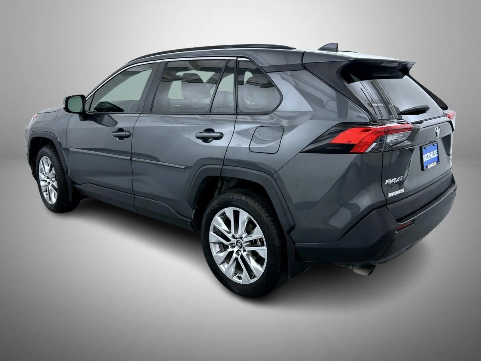 Used 2020 Gray Toyota XLE Premium image 7