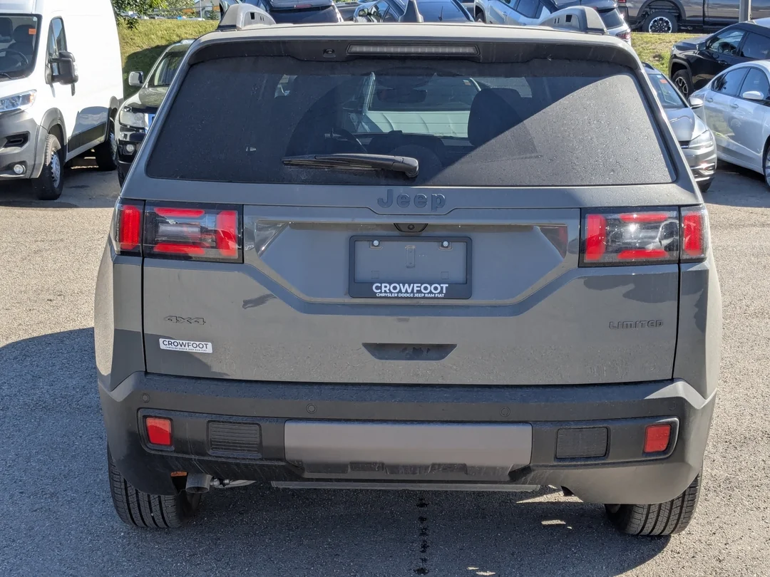 New 2026 Grey Jeep Limited - - 4x4 - Hybrid - Preferred Package 23G - Pano Sunroof & More! image 7