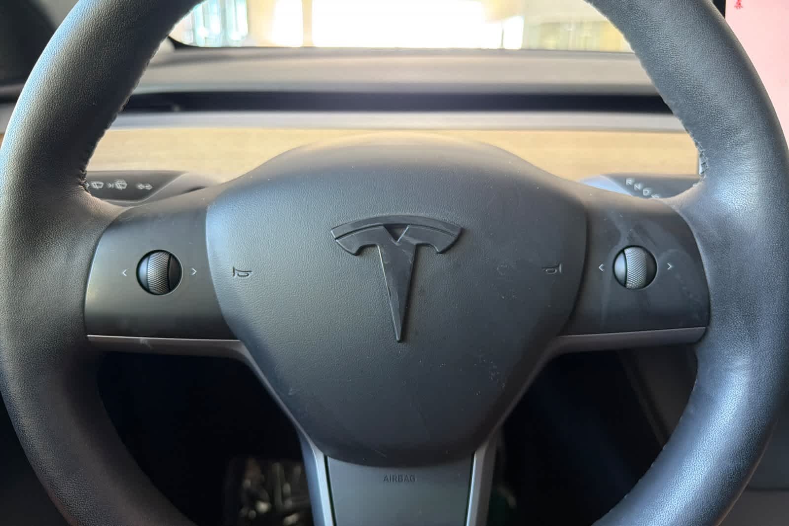 Used 2023 White Tesla  image 25