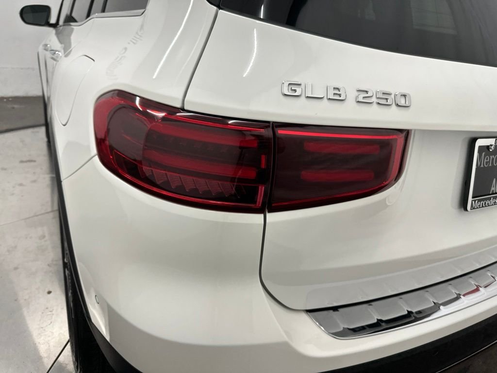 New 2026 Polar White Mercedes-Benz GLB 250 image 11