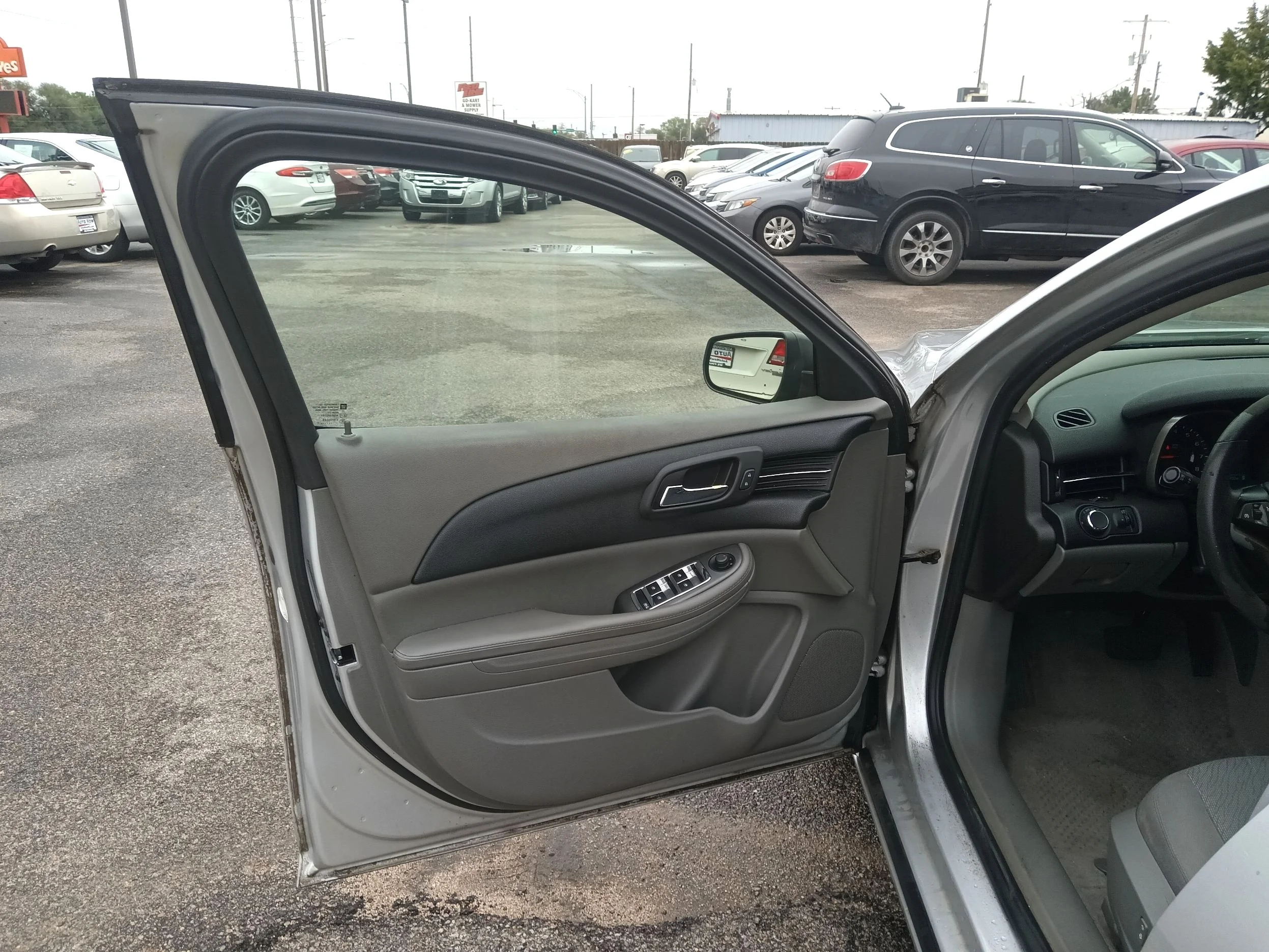 Used 2013 Silver Chevrolet 1FL image 17