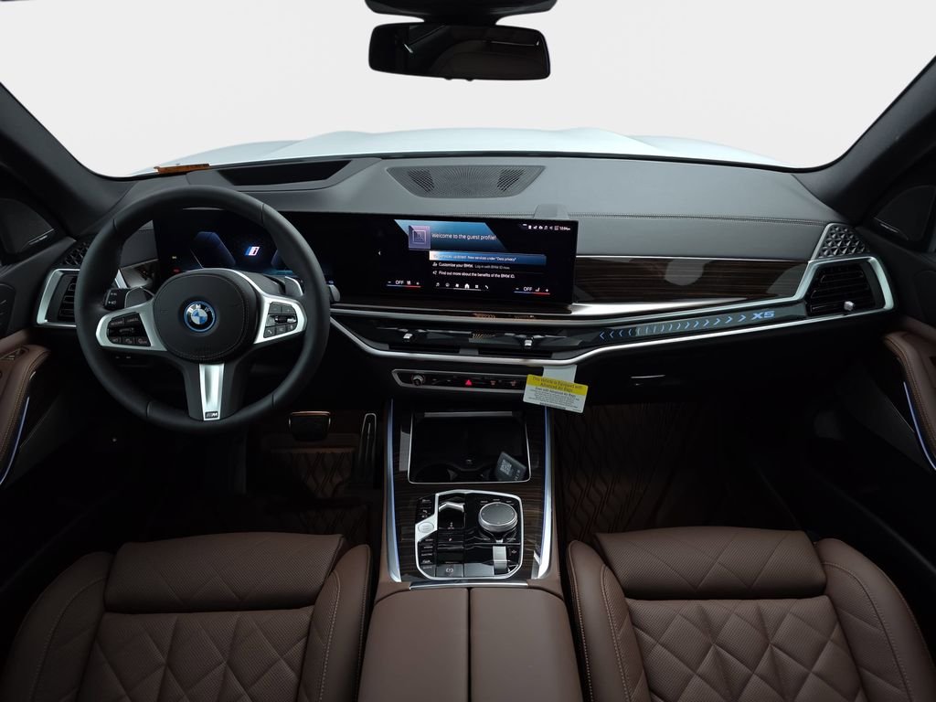 New 2026 Mineral White Metallic BMW xDrive50e image 10