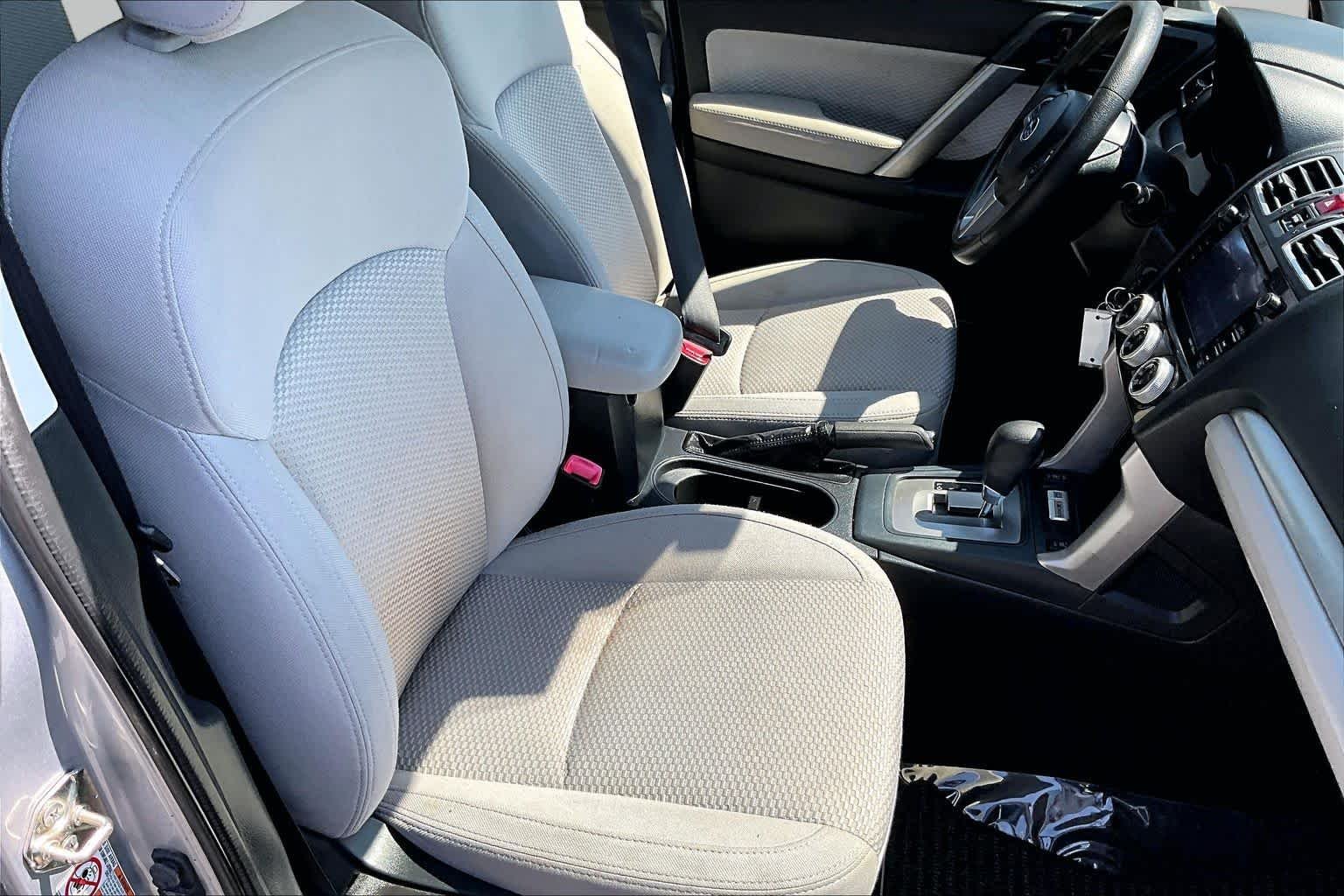 Used 2017 Ice Silver Metallic Subaru Premium image 8