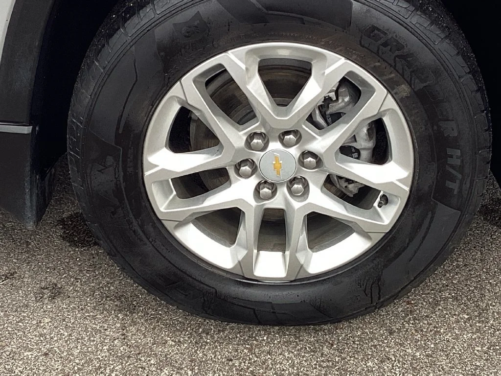 Used 2021 SILVER ICE METALLIC Chevrolet LT Cloth image 19
