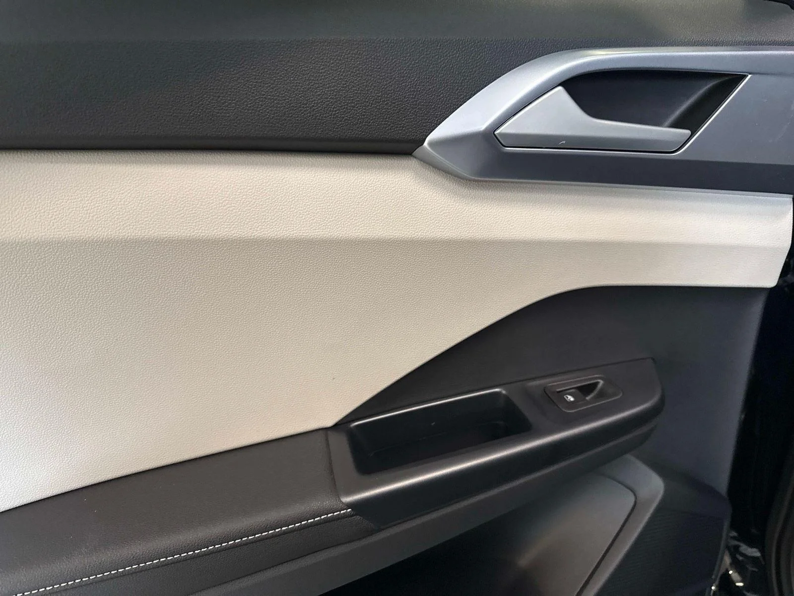 2026 Volkswagen Taos SE - Photo 12