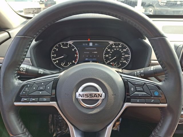 Used 2019 White Nissan 2.5 Platinum image 19