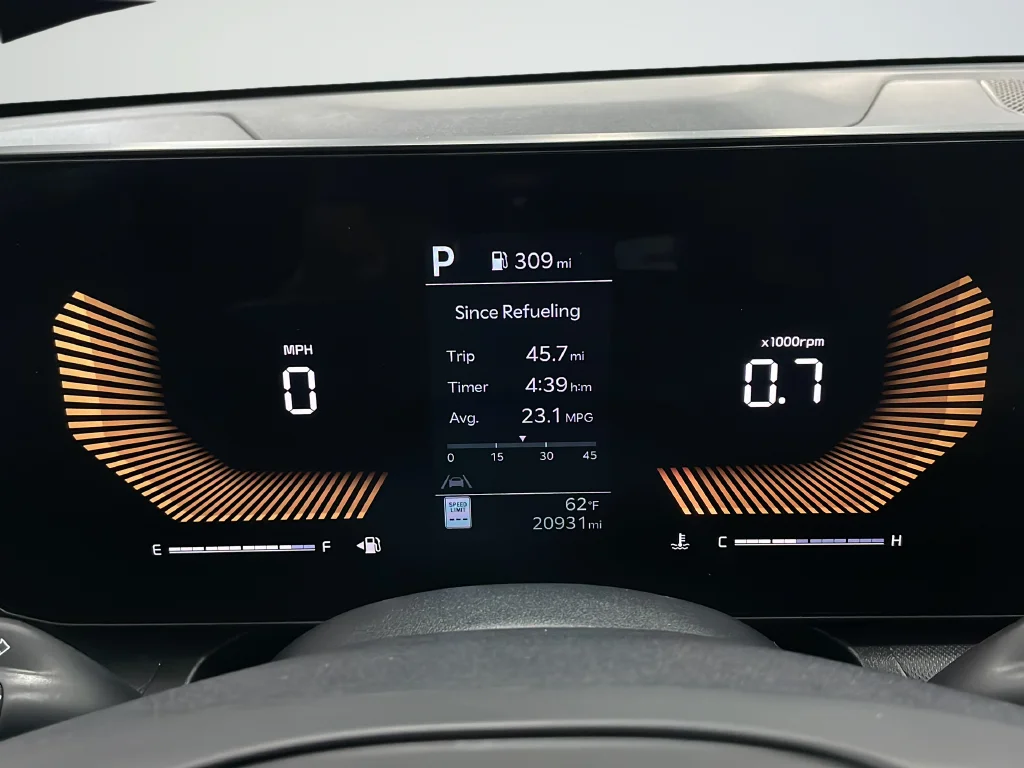 Used 2025 White Kia LXS image 23