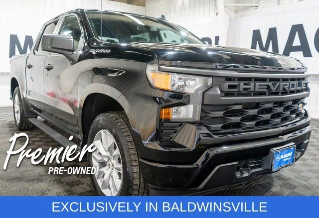 Used 2023 Black Chevrolet Custom image 4