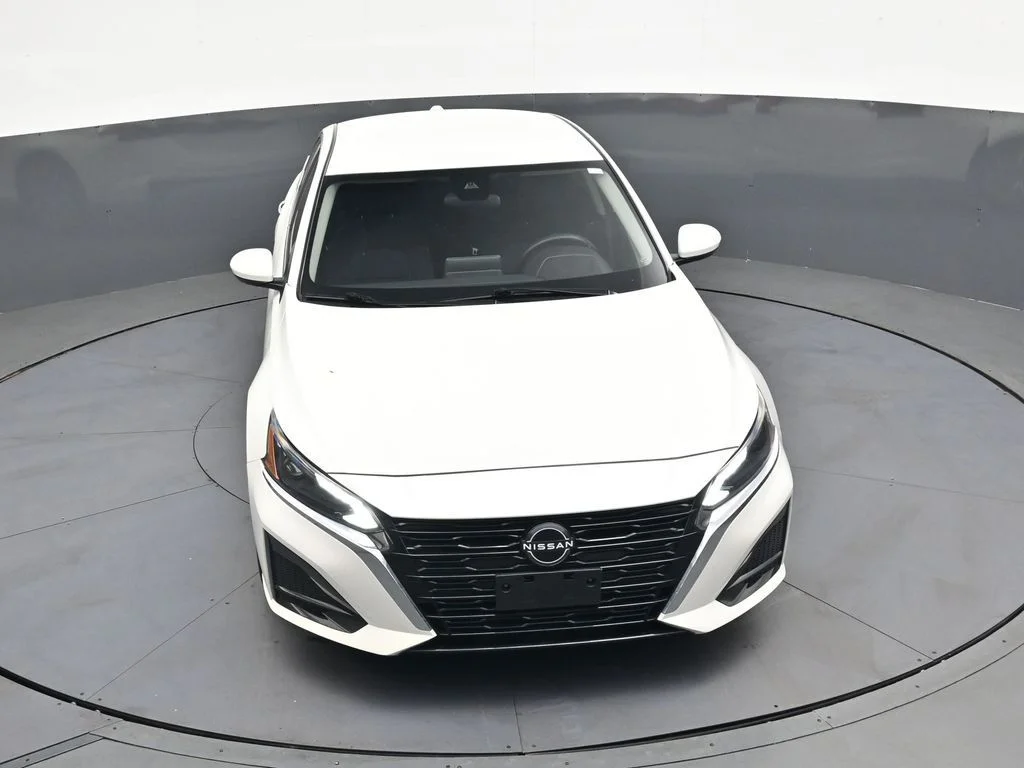 Used 2023 White Nissan 2.5 SV image 41