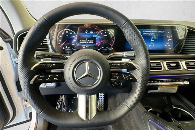 New 2026 MANUFAKTUR Moonlight White Metallic Mercedes-Benz GLS 450 image 41