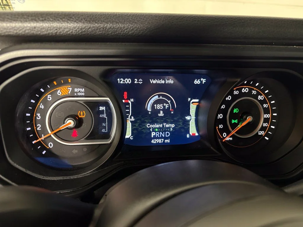 Used 2025 White Jeep Sport S image 21