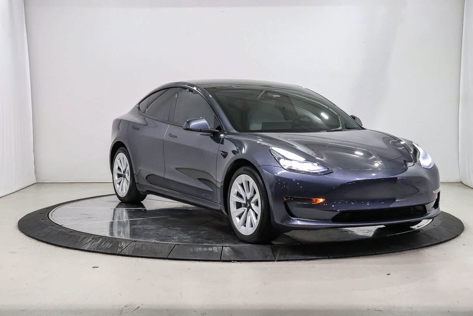 Used 2023  Tesla  image 5