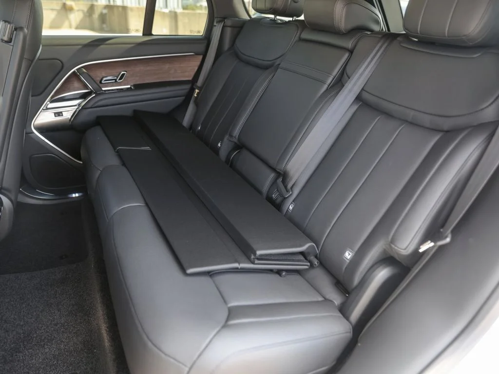New 2025 White Land Rover SE image 26