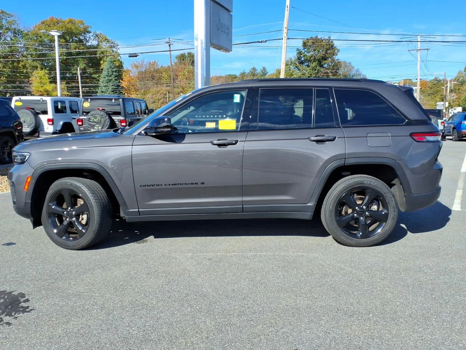 Used 2023 Baltic Gray Metallic Clearcoat Jeep Altitude image 12