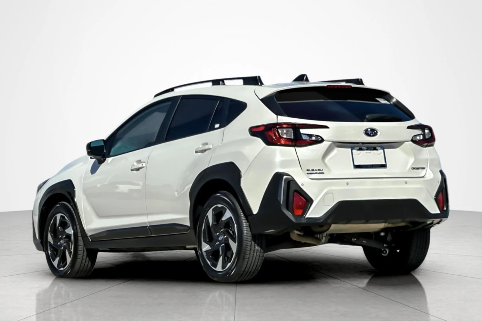 Used 2024 Crystal White Pearl Subaru Limited image 3