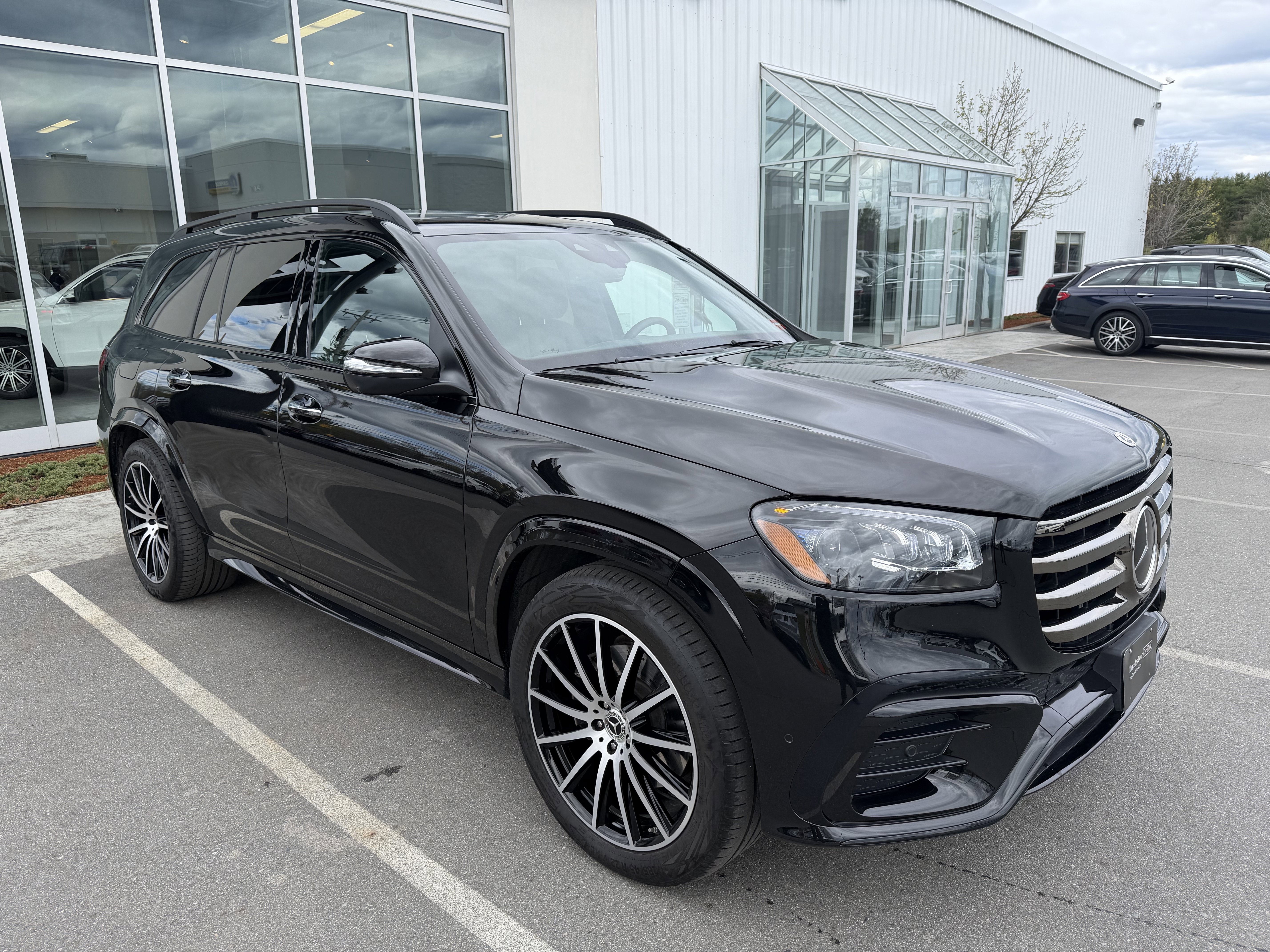 Used 2025 OBSIDIAN BLACK Mercedes-Benz GLS 450 image 6