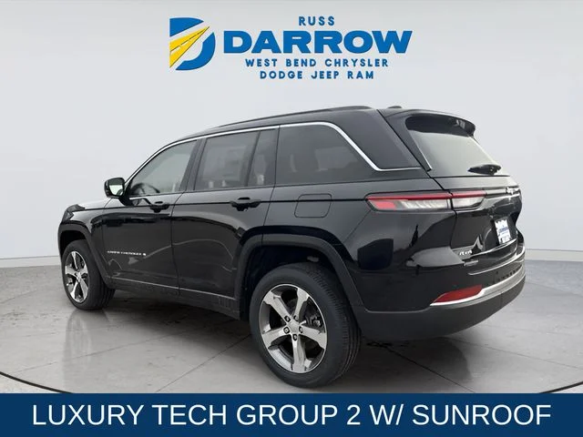 New 2026 Diamond Black Crystal Pearlcoat Jeep Limited image 3