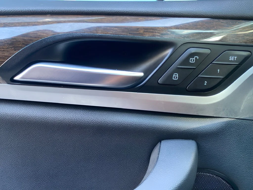 Used 2019 Black BMW xDrive30i image 12