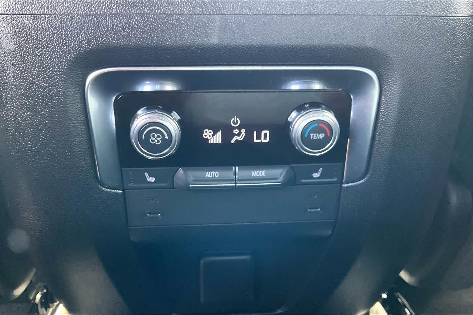 Used 2025 Sterling Metallic GMC Denali image 31