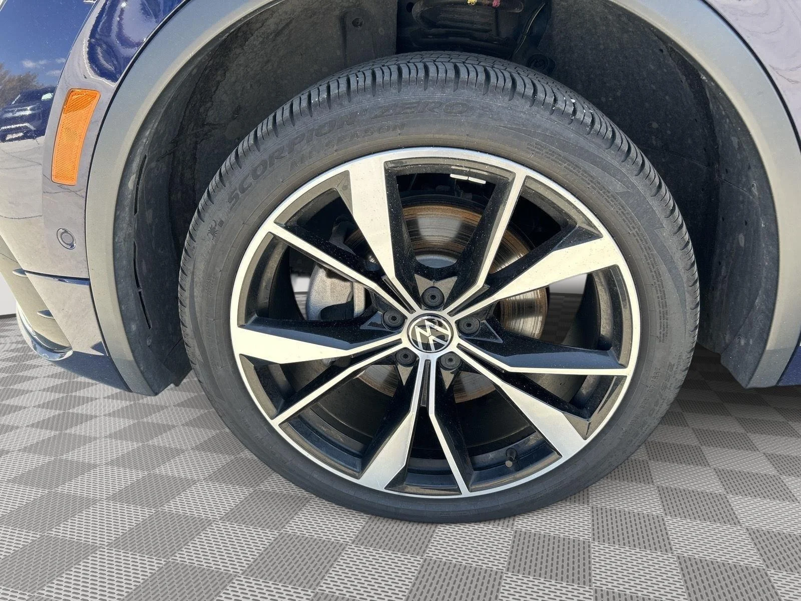 Used 2022  Volkswagen SEL R-Line image 18