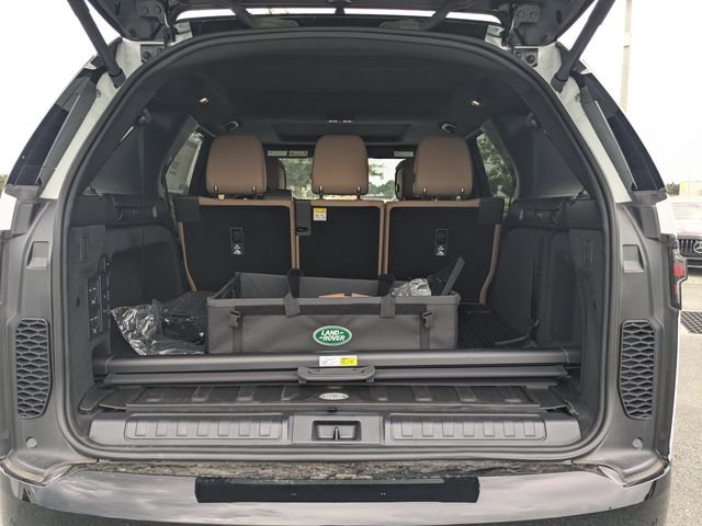 New 2026 Fuji White Land Rover Dynamic SE image 12