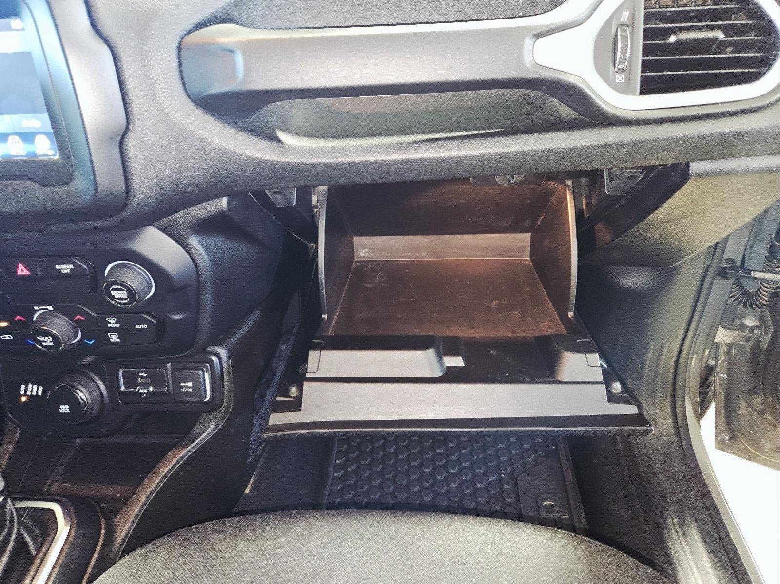 Used 2020 Sting-Gray Clearcoat Jeep Latitude image 43