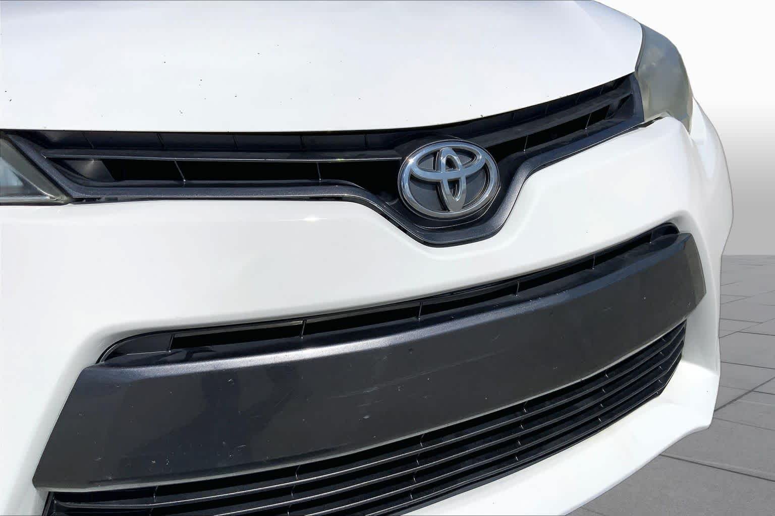 Used 2015 Super White Toyota LE image 29
